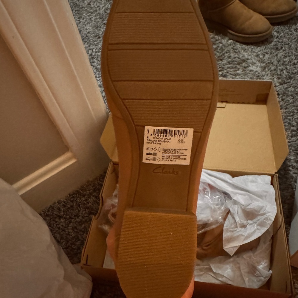NWT Clarks Tilmont Dalia Tan Flats with Twisted Strap - Picture 8 of 12